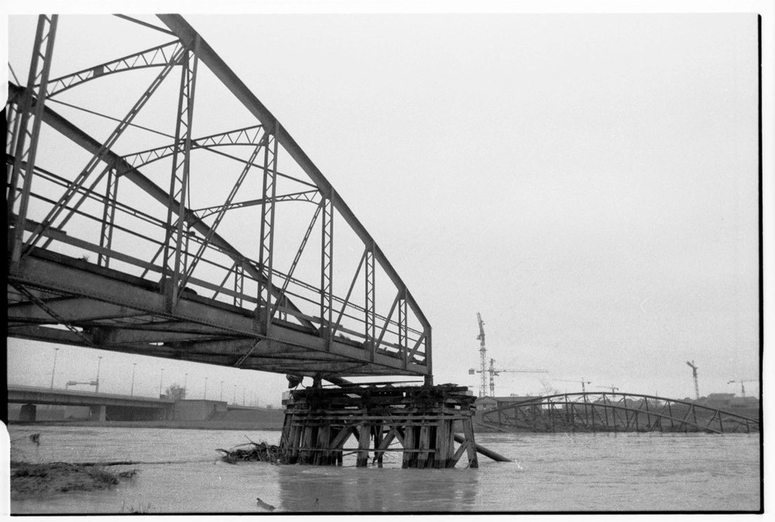 Crveni most. Ostaci nakon nakon poplave 1990. godine 3